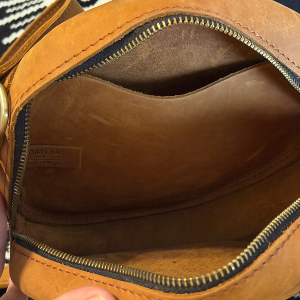 NEW Portland Leather Circle Large Crossbody Bag - Picture 11 of 11